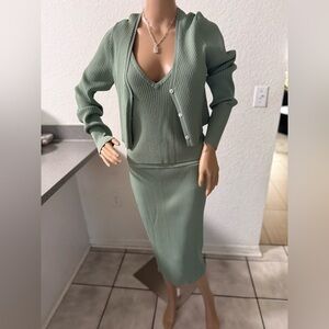 Elegant Green Ribbed Skirt Set